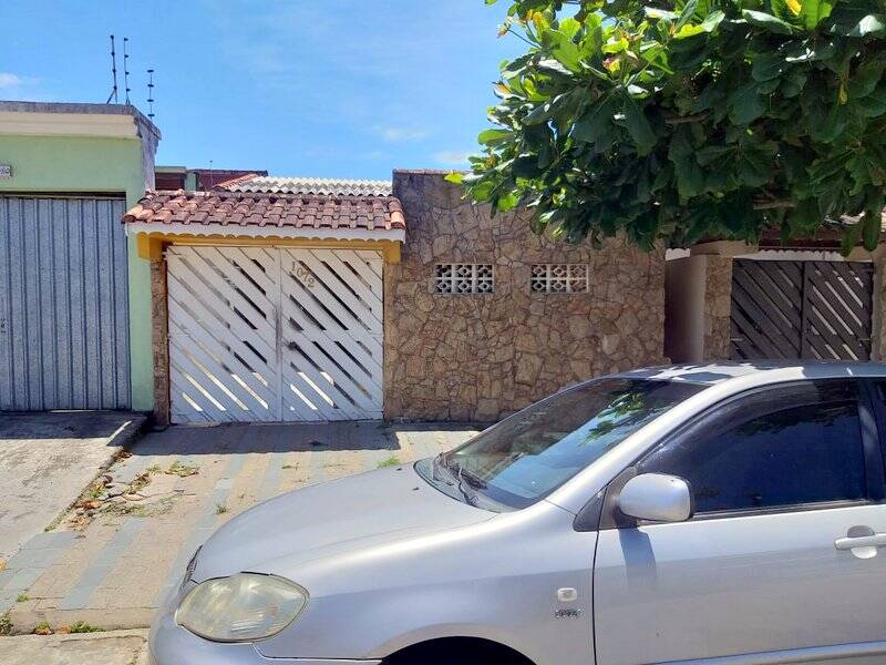 Casa à venda com 3 quartos, 100m² - Foto 1