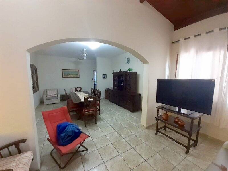 Casa à venda com 5 quartos, 194m² - Foto 4