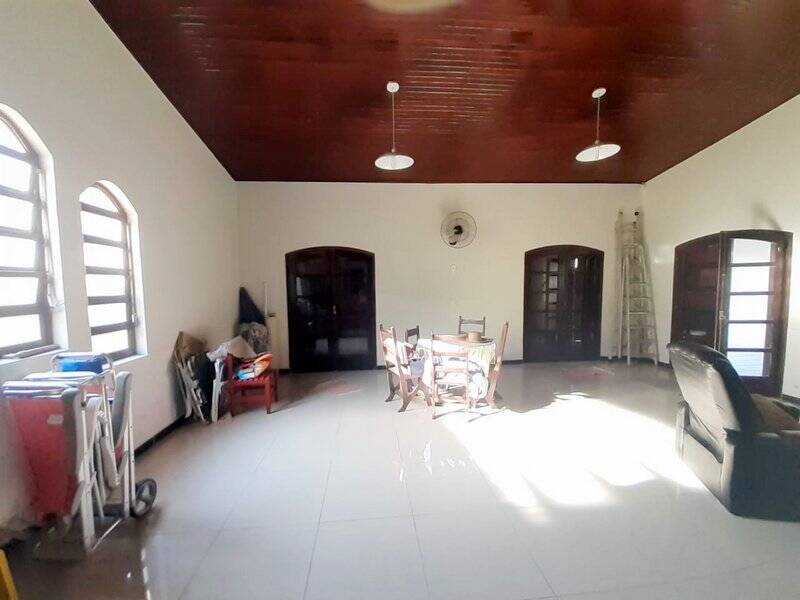 Casa à venda com 5 quartos, 194m² - Foto 17