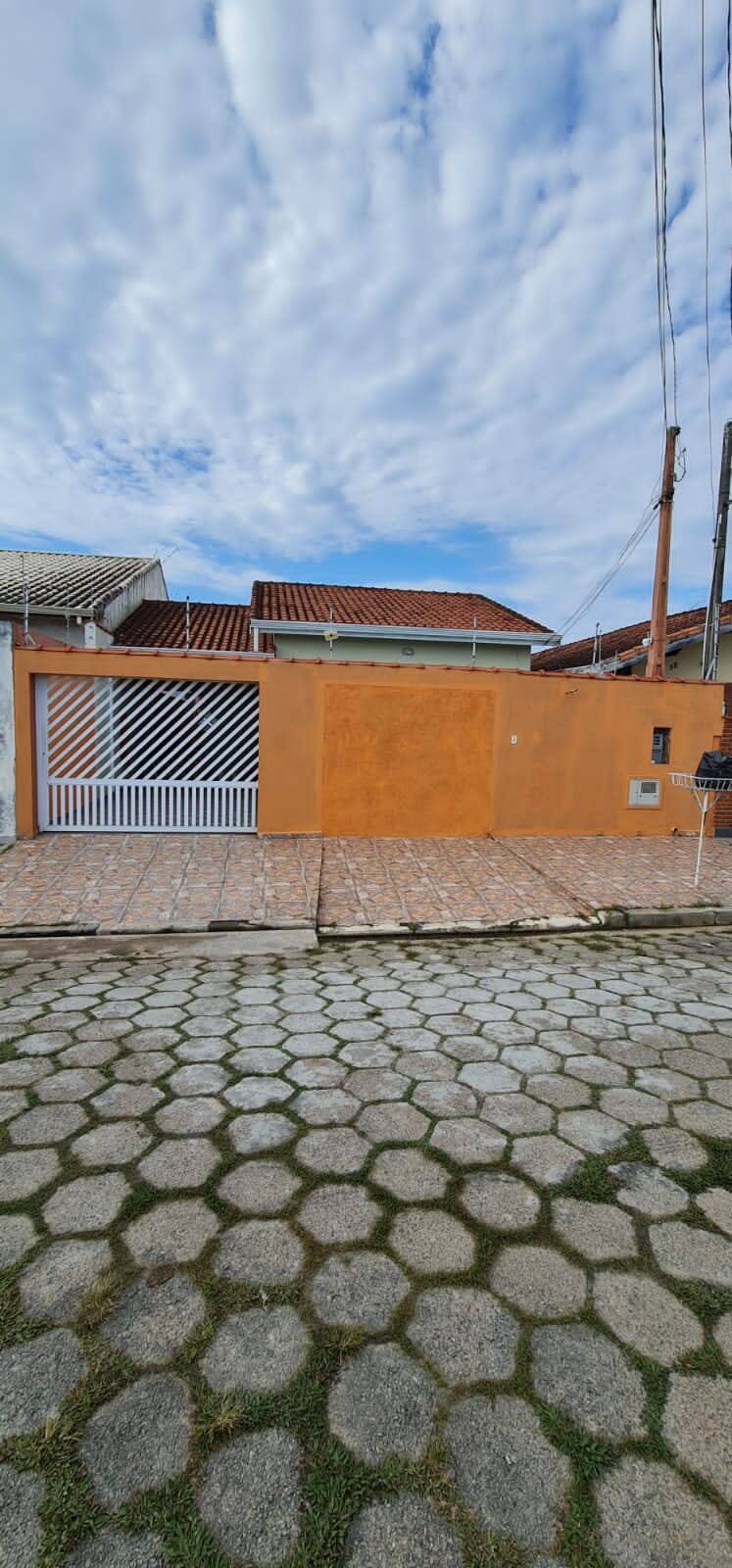 Casa à venda e aluguel com 3 quartos, 130m² - Foto 2