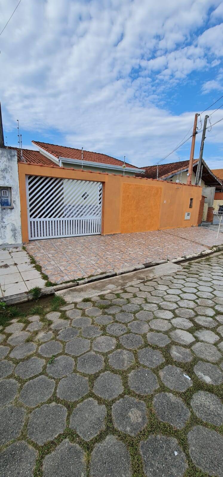 Casa à venda e aluguel com 3 quartos, 130m² - Foto 1