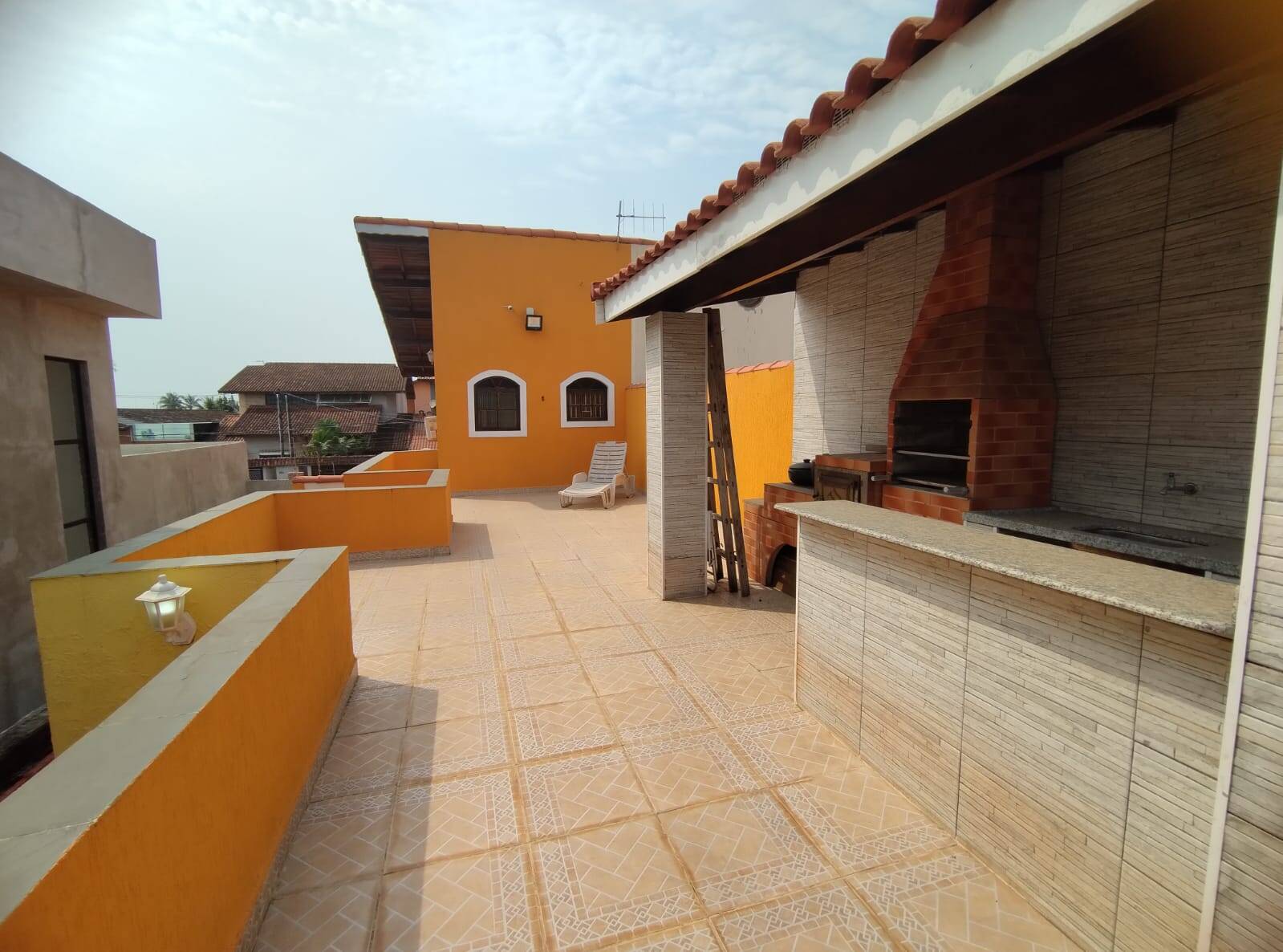 Casa à venda com 3 quartos, 117m² - Foto 1