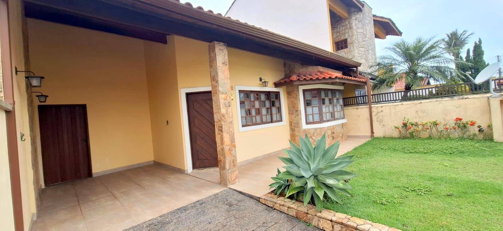 Casa à venda com 3 quartos, 121m² - Foto 1