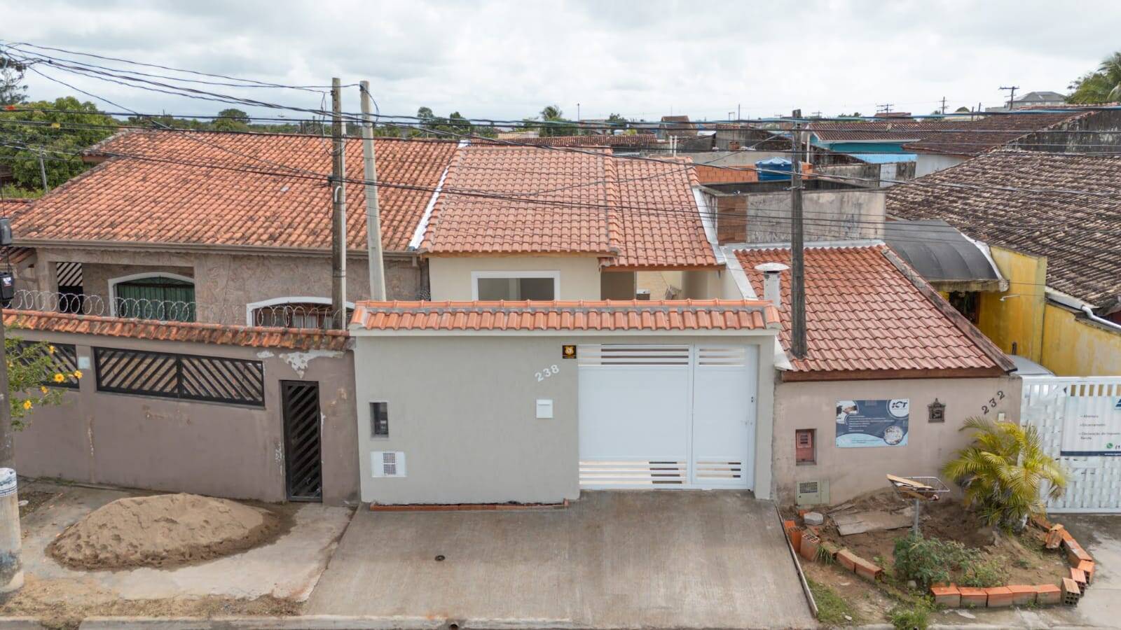 Casa à venda com 3 quartos, 87m² - Foto 1