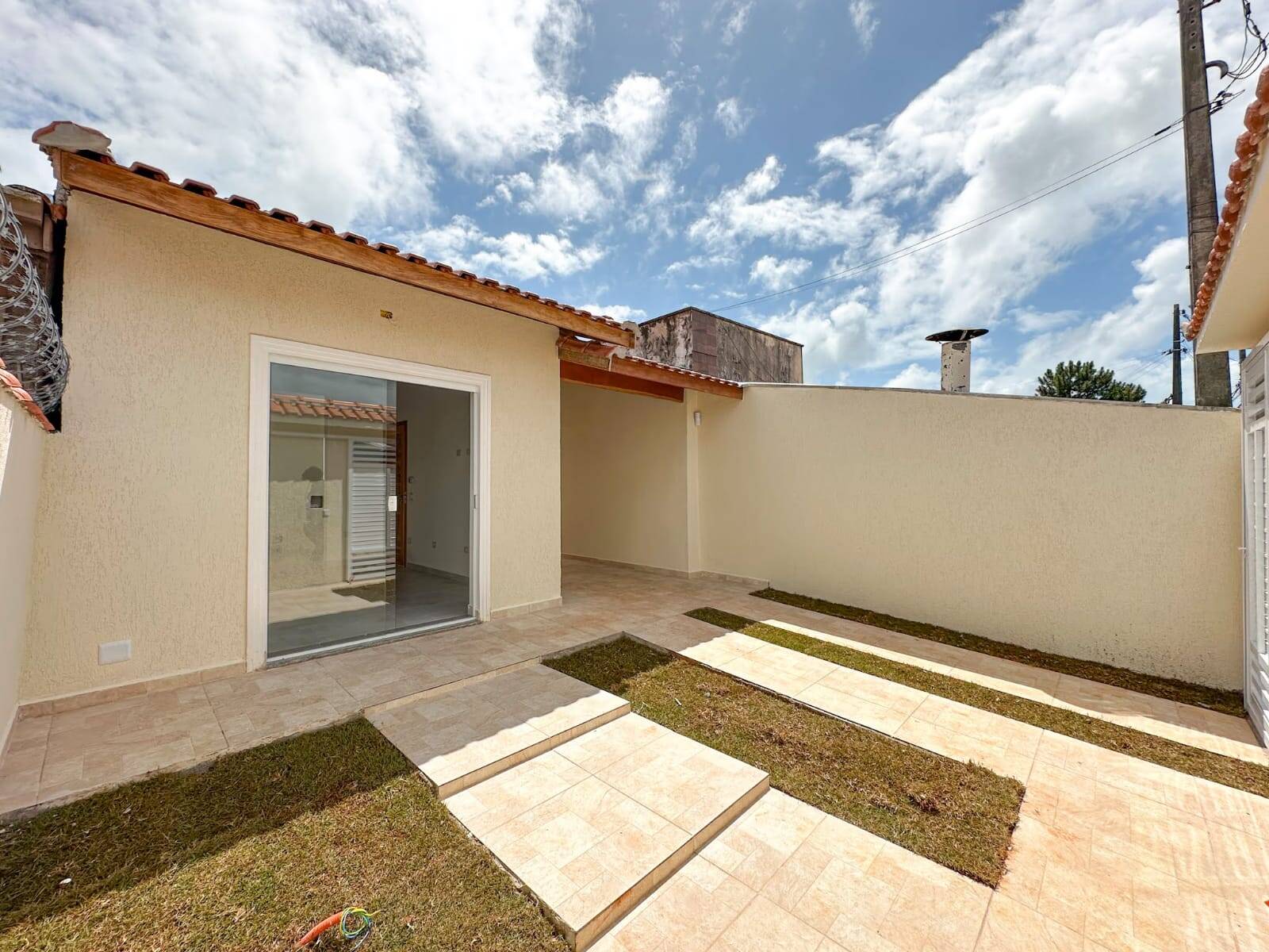 Casa à venda com 3 quartos, 87m² - Foto 2