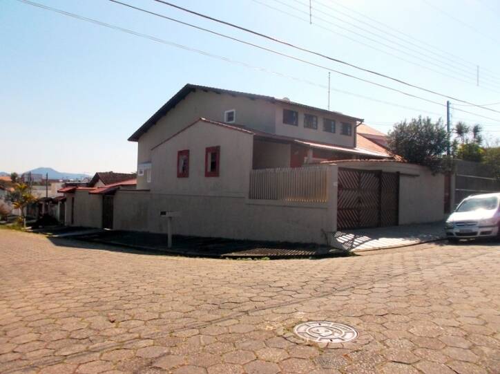 Sobrado à venda com 5 quartos, 200m² - Foto 3